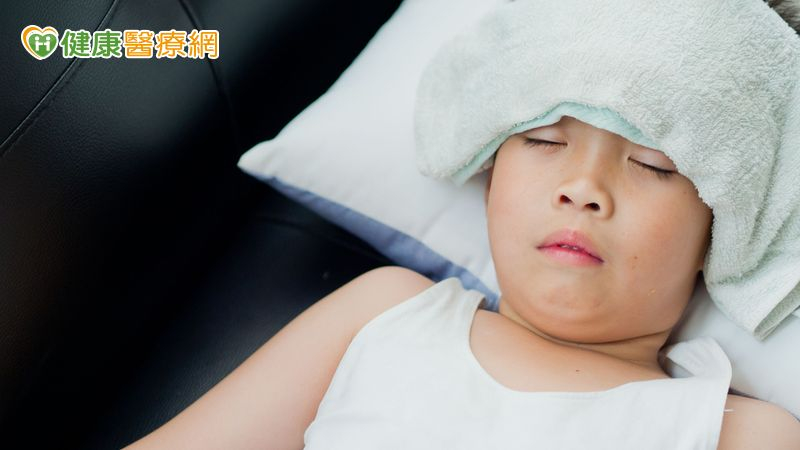 一家聚餐後上吐下瀉!3歲童高燒熱痙攣送醫 急性腸胃炎防護一次看
