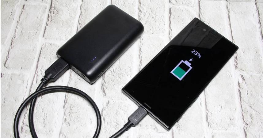 拔行動電源發現「1腳卡插座」急喊救命 消防員曝買之前注意「這認證」