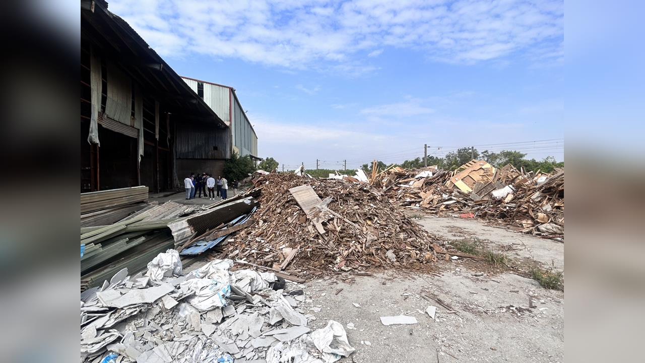 最新/高雄燕巢、田寮山坡地遭偷倒廢棄物!橋檢聲押4人 5人交保處分