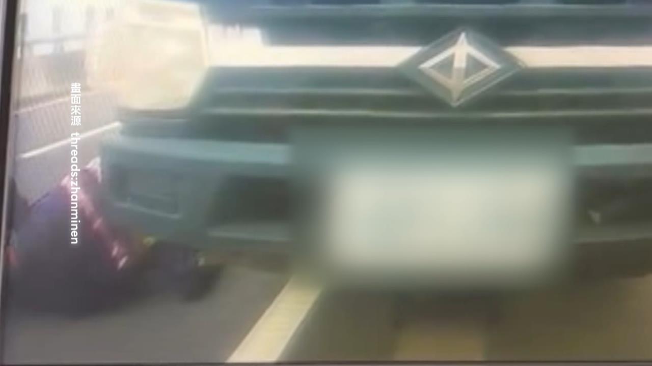 拖吊車遭追撞！司機頭骨破裂送醫　白色休旅撞路邊臨停竟逃離現場