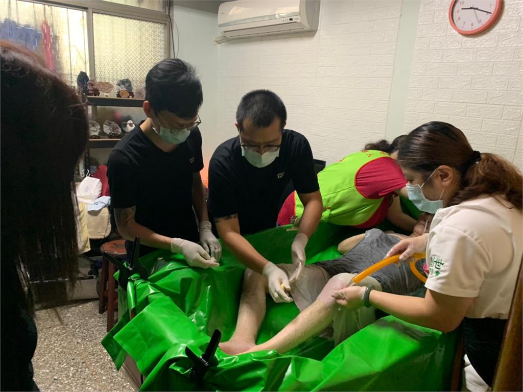 愛妮雅化妝品集團 為植物人送尿布「澡」回幸福