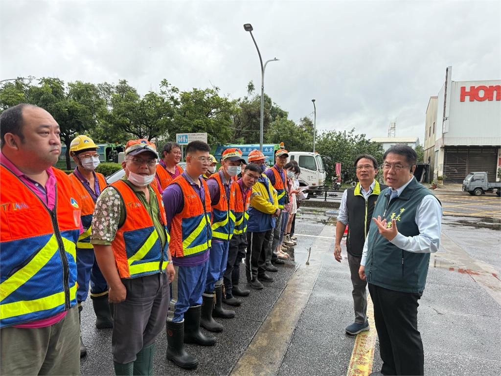 颱風來襲文旦果農心碎　黃偉哲親勘災協助復原