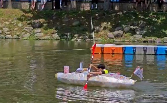 水上自行車、長尾魚船都上場　桃園全國盃造船大賽吸引上百人同歡