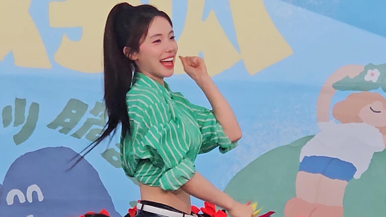 太甜了！韓啦啦隊女神李多慧　登西瓜節人氣爆棚