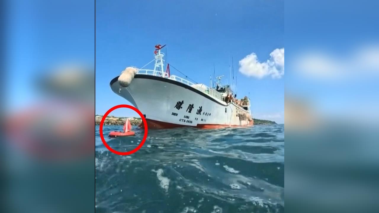 潛水驚魂！小琉球漁船步步進逼　潛客嚇壞喊：別再靠近