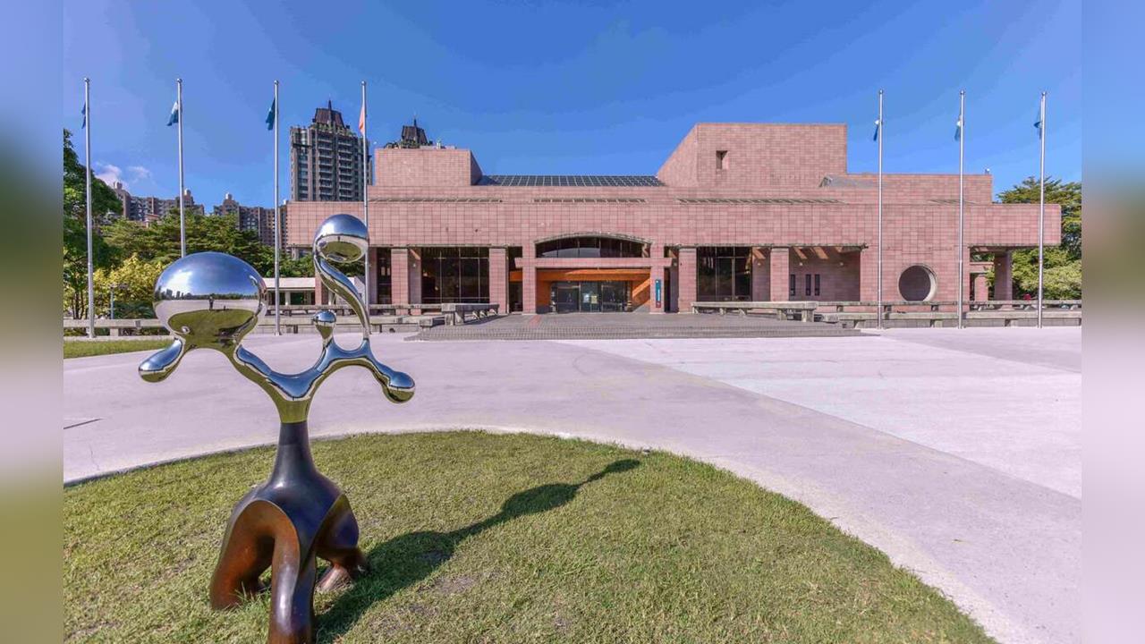 快新聞/解放軍退役穿五星旗衣來台想買軍警票 高美館霸氣回嗆「外國的沒有喔」