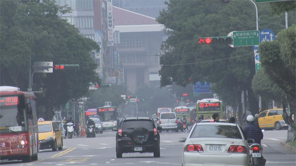雙颱共舞! 閃電火速生成 北台灣低溫16度