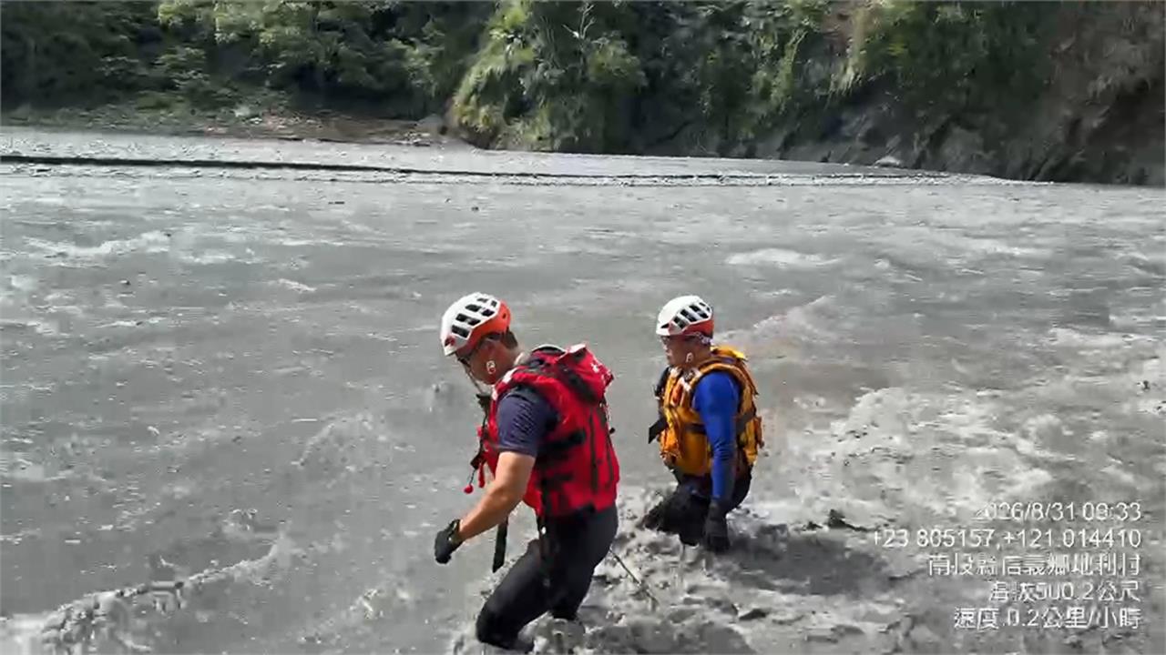 濁水溪划獨木舟出事了！救生艇翻覆「2人落水」　消防員命喪急流
