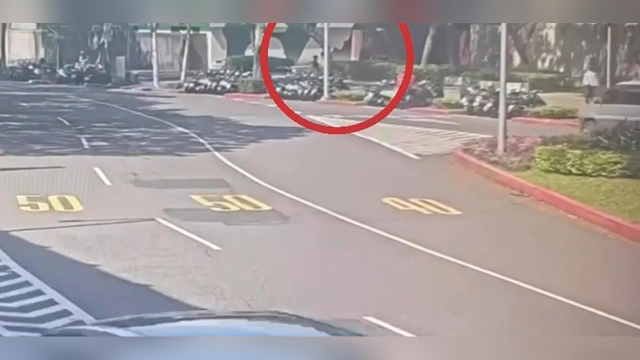 吐口水還毆人！71歲阿伯不慎吐到人　被害女跟拍500公尺竟遭出拳打臉