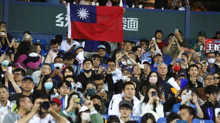 台灣隊首勝「滿場應援震撼世界」    WBC狂發文讚：不可思議的團結氣氛