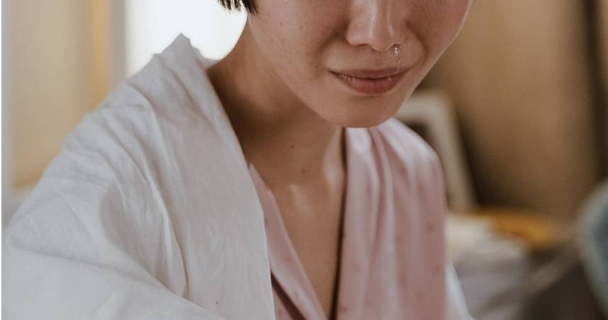 40歲大伯不照顧婆婆老公也不挺　她每天壓力爆棚：很想搬出去