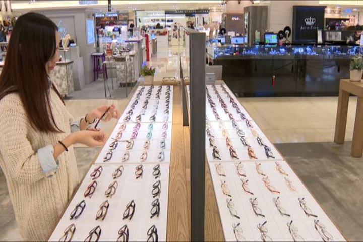 不讓日本品牌獨佔 台灣「百元眼鏡」搶市場 