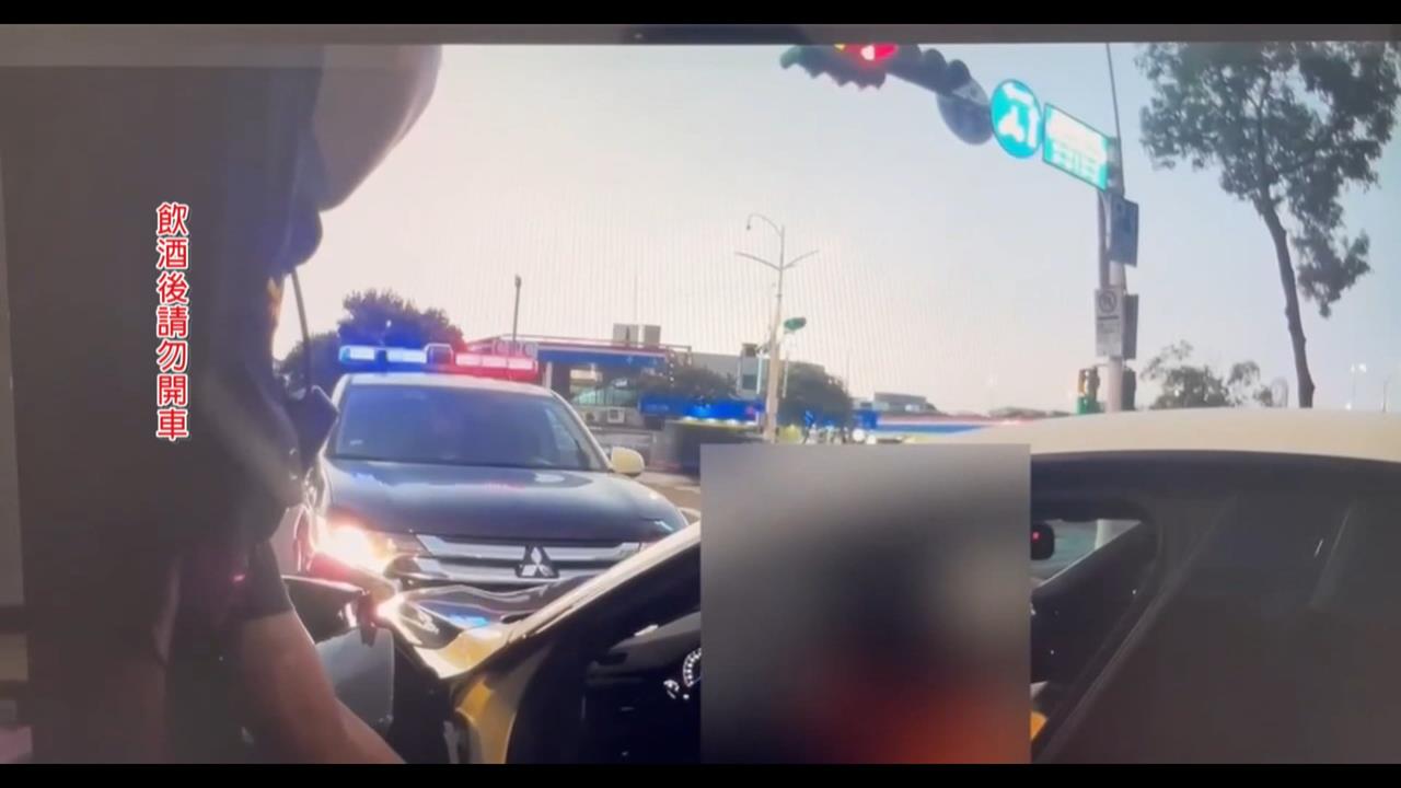 酒駕又藏毒! 駕駛昏睡車內被叫醒心虛衝撞警車