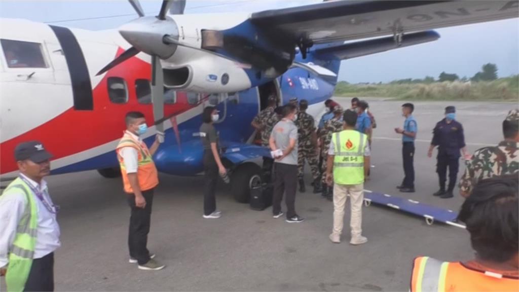 尼泊爾西北部山區巴士墜崖　至少28死10多人受傷