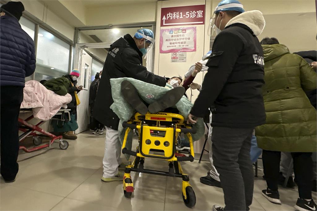 上海染疫人口估達7成　基層醫卻喊：沒治過新冠、不會用抗病毒藥