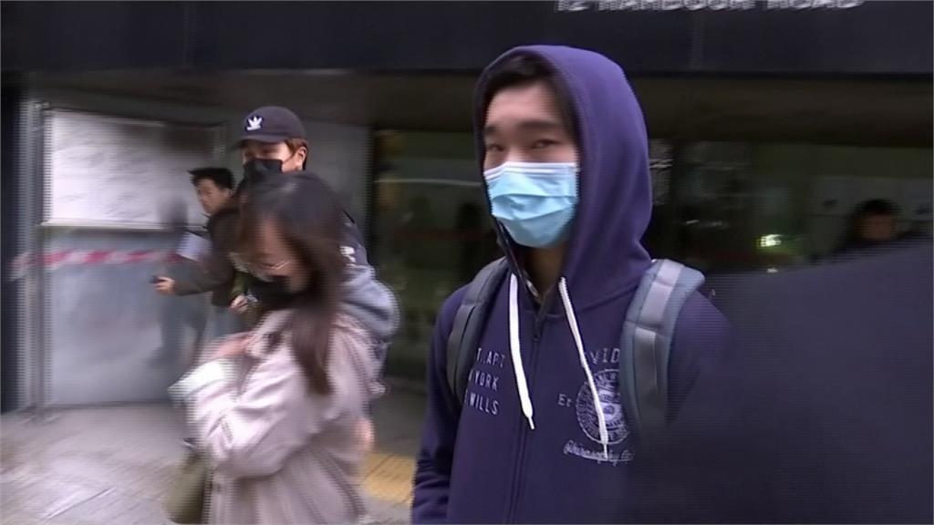 香港「國殤日」遊行學生被控暴動罪 中槍青年曾志健出庭答辯