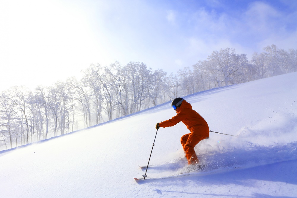 快新聞／41歲台灣人北海道滑雪喪命！　衝出雪道「頭朝下墜溪」身亡