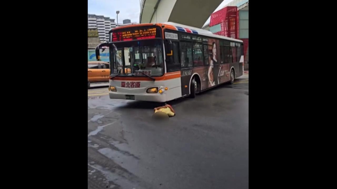 新北公車撞行人腦出血　車內2車客受傷送醫