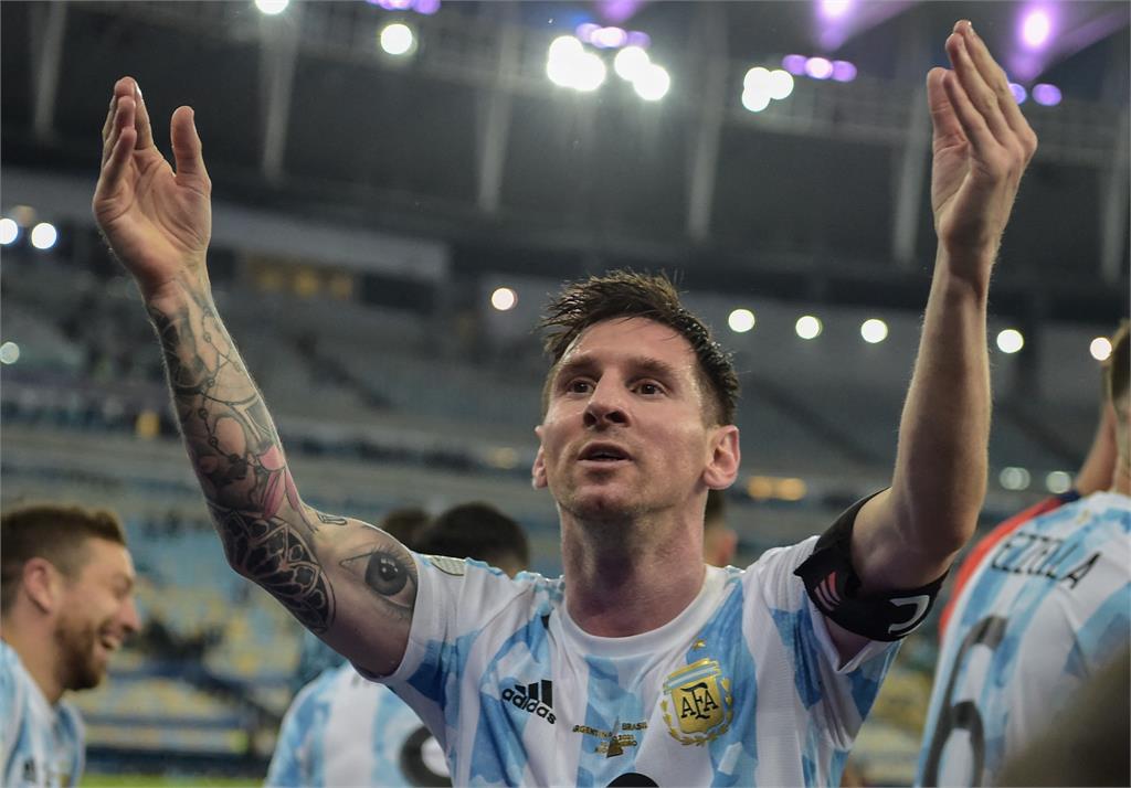 足球／阿根廷稱霸美洲盃　梅西生涯首嚐國際賽冠軍
