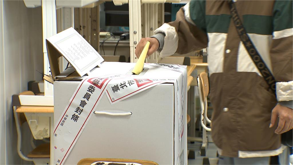 快新聞/選務狀況多!網傳「選票被吹走」 台中選委會:是衛生紙