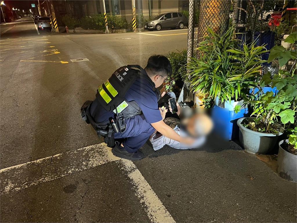 危險！平鎮失智翁凌晨躺路邊 波麗士即刻救援