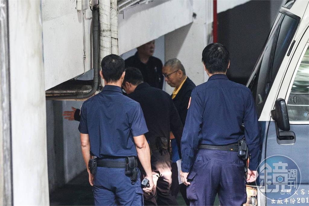 柯文哲剃光頭「純屬個人意願」　律師推論3種可能