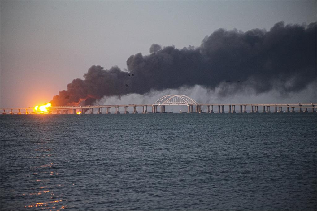 「刻赤大橋」爆炸讓他難堪！　英媒：普丁恐動用核武復仇