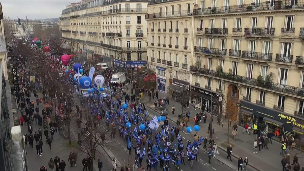 不滿馬克宏政府年金改革　法國勞工團體示威爆衝突