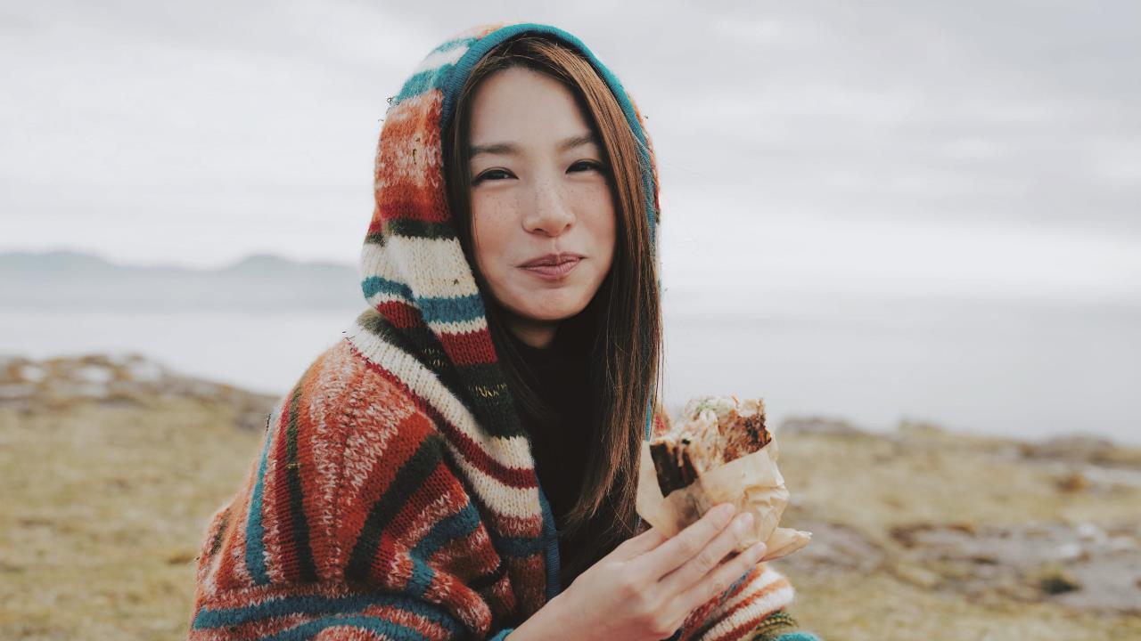 田馥甄被要求「解襯衫扣子」！嚴厲斥責一聽抖內秒改口：可以開到肚臍喔