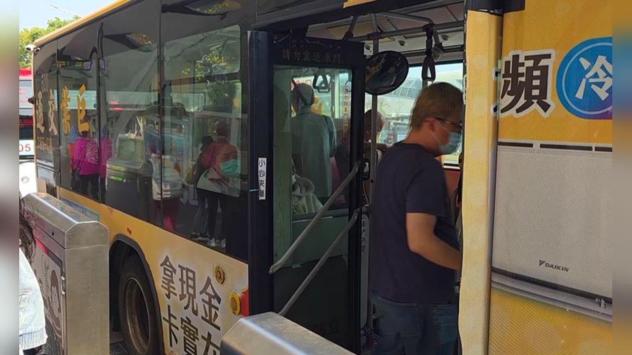 台中公車「車門故障」司機未回報　滿載乘客一路「吹風」市府要懲處