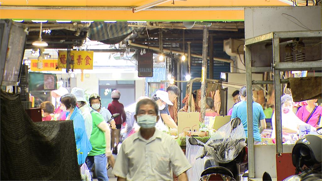 又是你！板橋醉男深夜持刀亂逛　狂踹櫃子咆哮　民眾路過嚇壞喊告