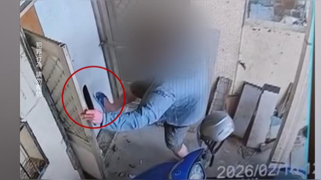 恐怖惡鄰! 北斗莽男"持刀.鐵鎚"強破鄰居大門恐嚇