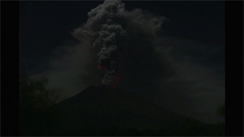 峇里島阿貢火山噴發 華航、長榮部分航班停飛
