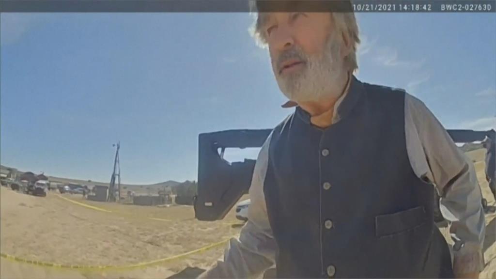 在片場持槍誤殺攝影指導 亞歷鮑德溫遭過失殺人罪起訴