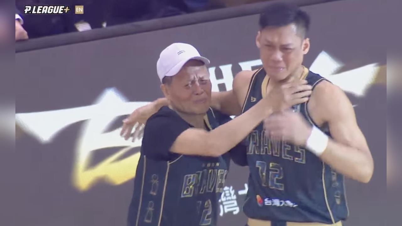 PLG(影)/還沒開打就忍不住落淚!才說努力控制情緒!林志傑見「傑爸」開球秒淚崩