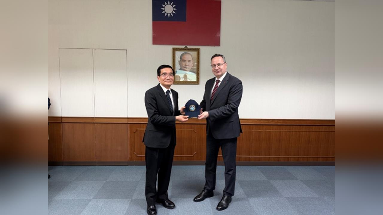 快新聞／中北歐國會議員訪海巡署　張忠龍：深化海事合作、應對灰色地帶威脅