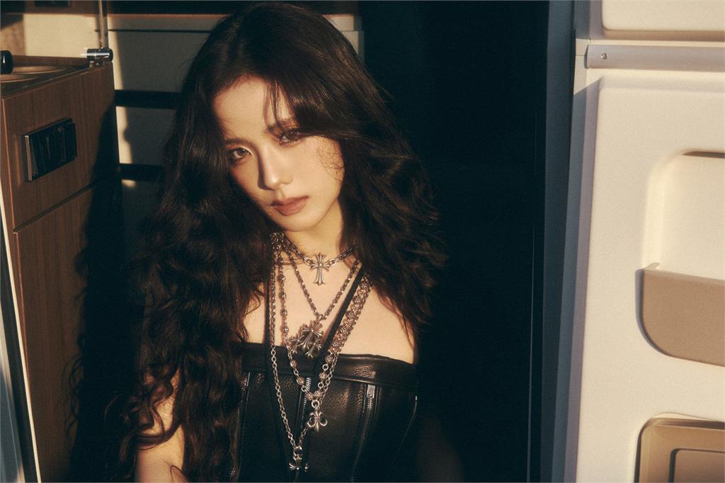 BLACKPINK演唱會十萬張門票秒殺　JISOO快閃周邊襲台