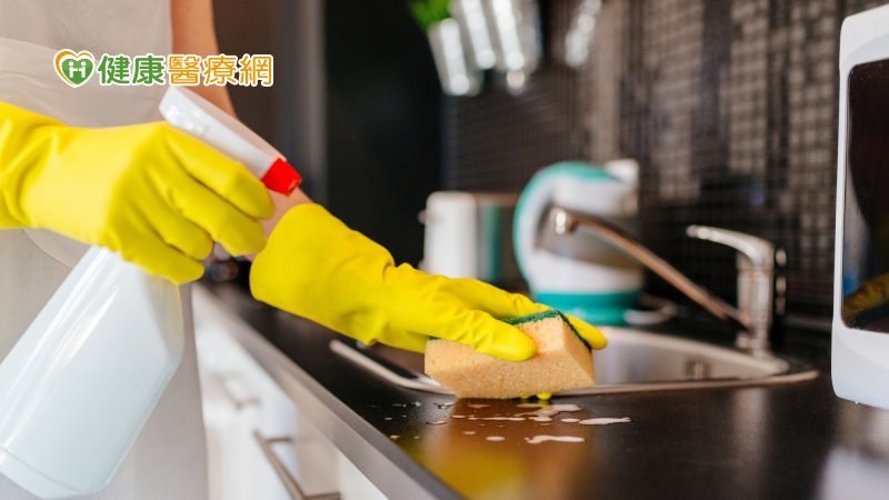 注意廚房清潔！小心3大病菌潛藏　8步驟大掃除水槽、爐灶都不可漏