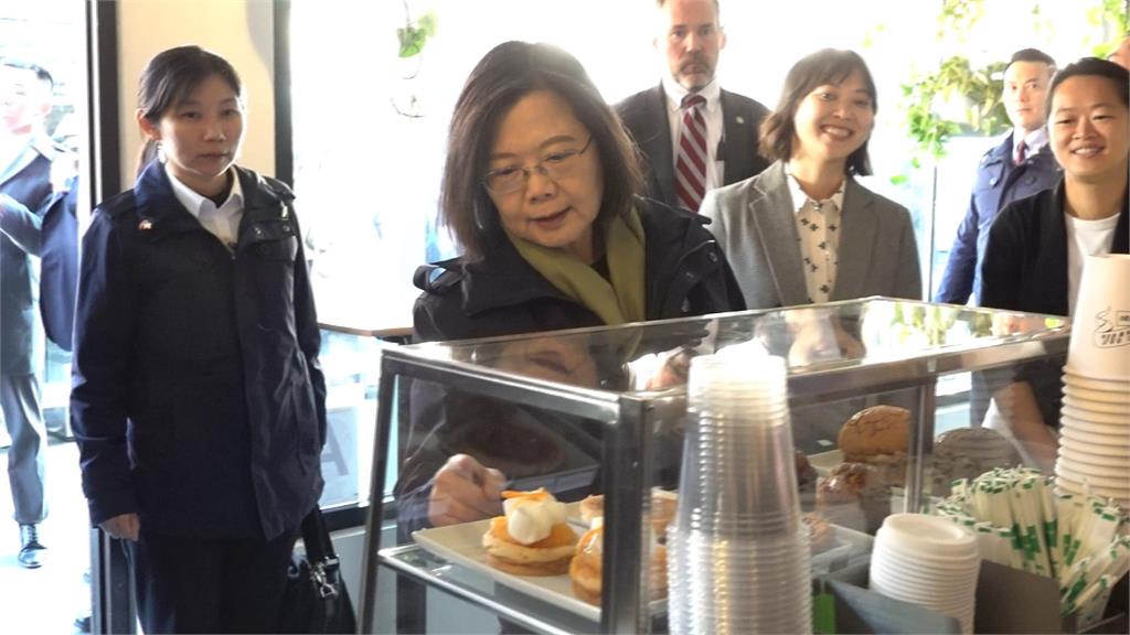 蔡總統過境紐約　品嚐台式早餐、逛台灣柑仔店