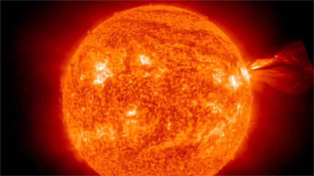 M級太陽閃焰「大噴」震撼畫面曝光！鄭明典1句揭對地球影響