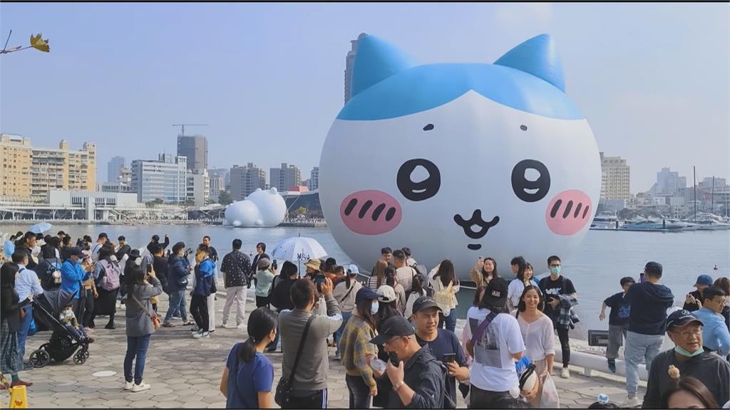 巨型氣球+聯名海上巴士　高雄颳「吉伊卡哇」旋風