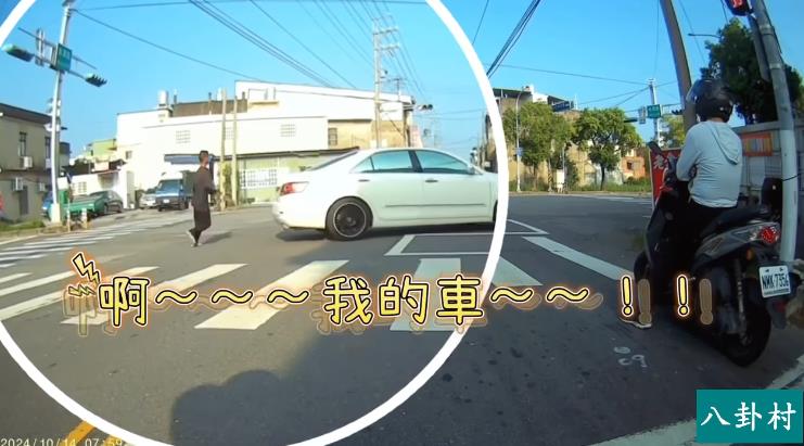 真自駕？無人車開進十字路口　下一秒驚見主人後追！路人全看傻