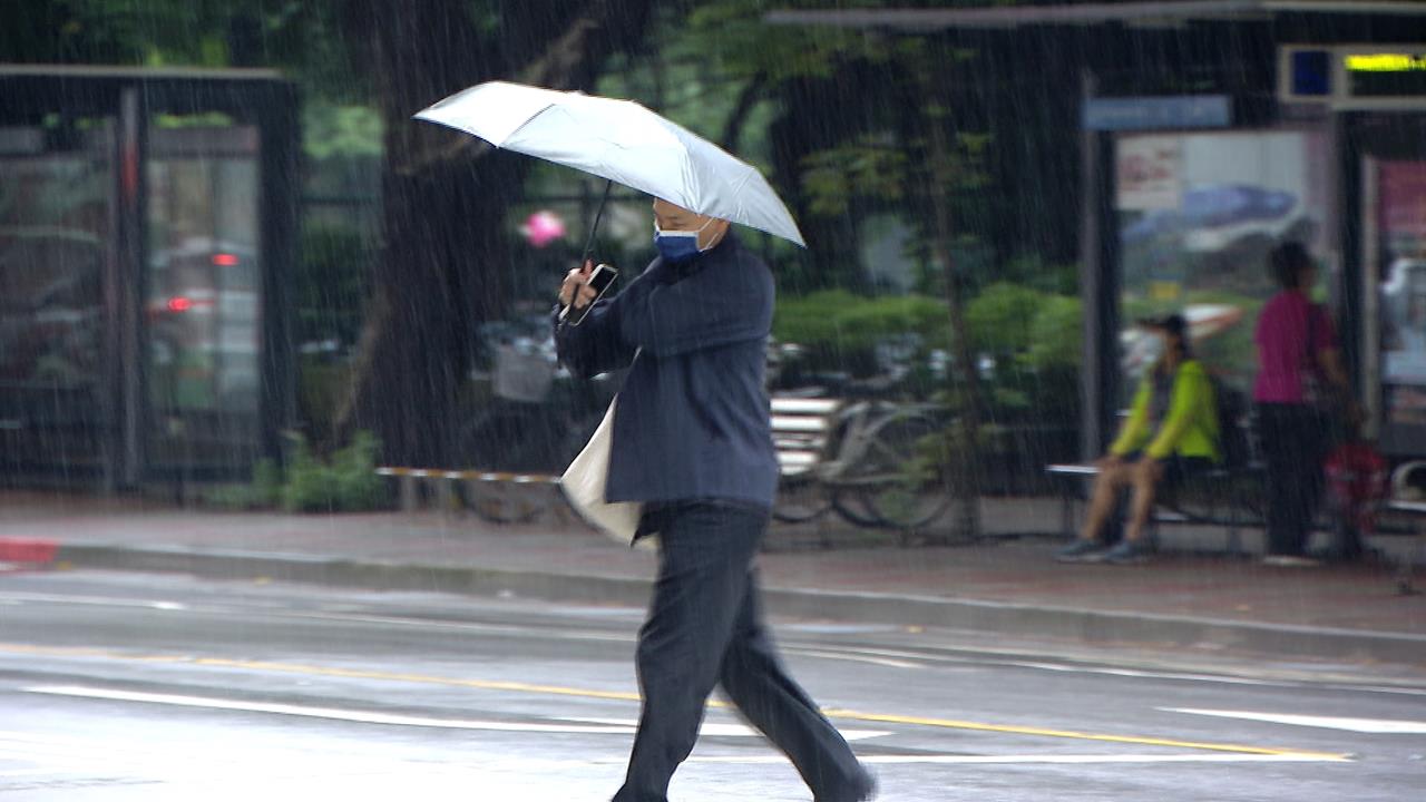 網友豪語：台北至少放2颱風假　賭上「這系所的招牌」發祭品文