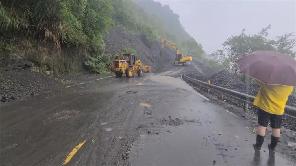 雨炸台七線釀七處路段坍方　民眾錄下土石崩落瞬間驚呼連連