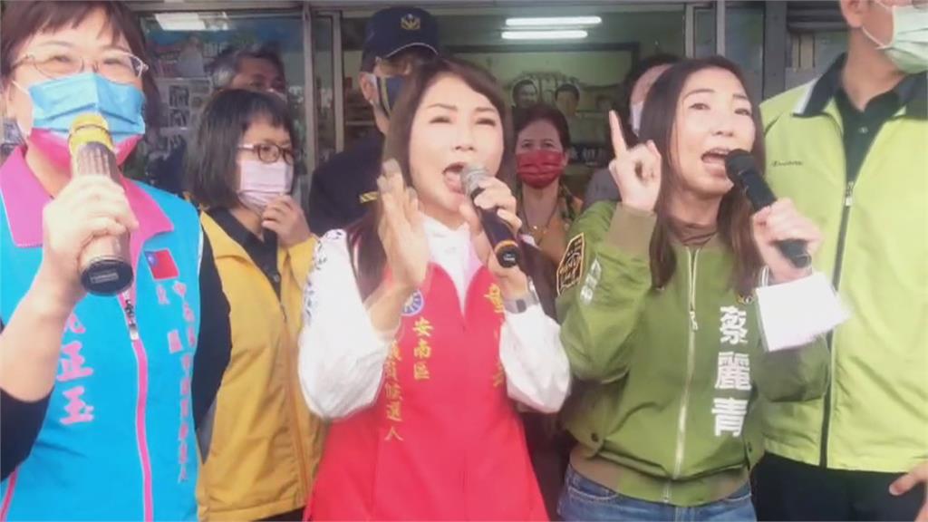 謝龍介議員轉戰市長　綠議員女將送花圈踢館