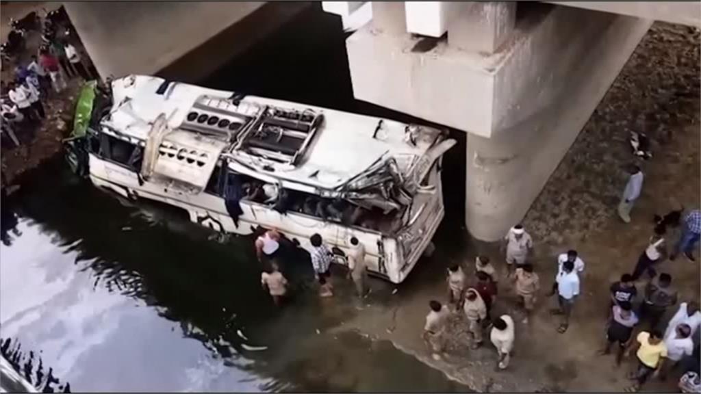 印度阿格拉重大車禍 巴士翻落高架橋29死