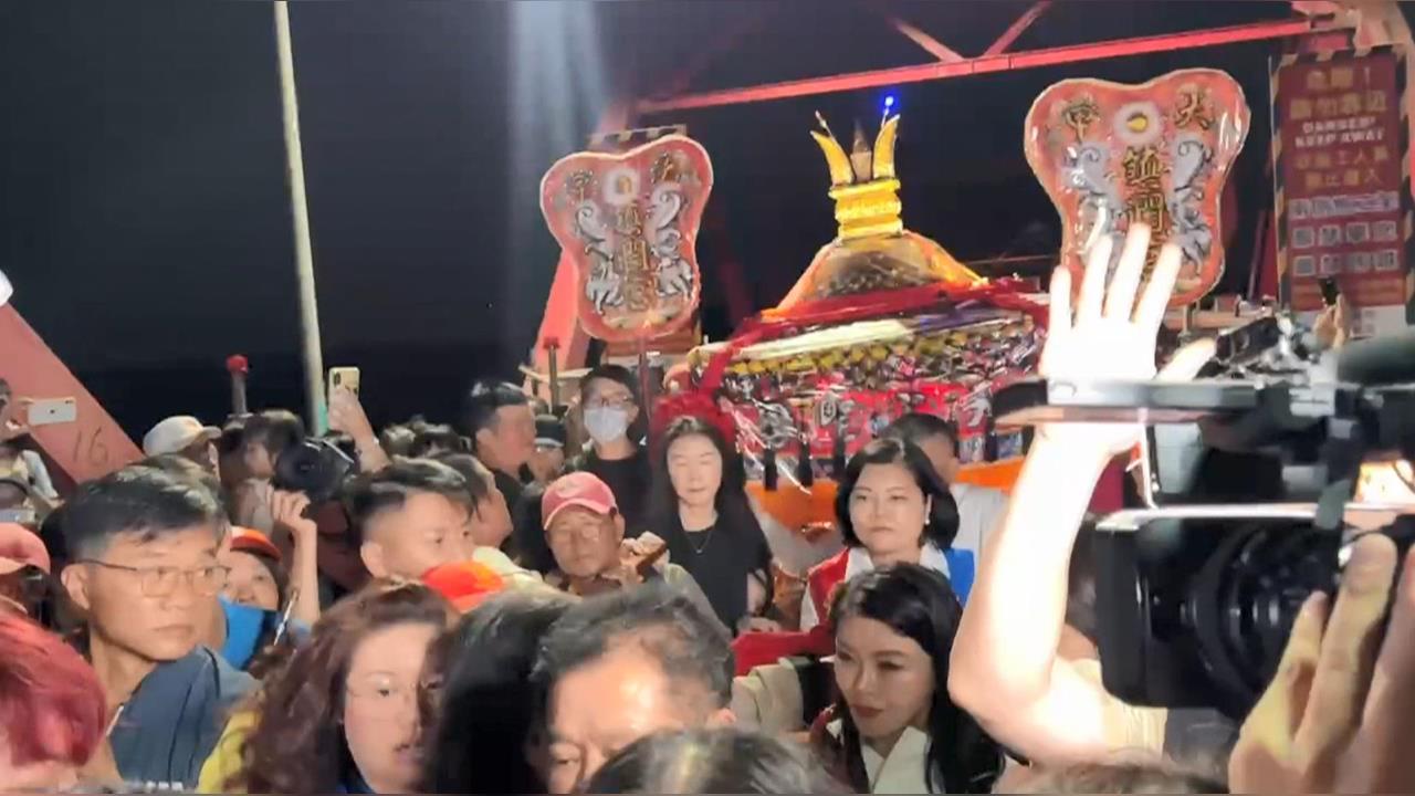 快新聞／大甲媽進雲林再爆推擠衝突！藍縣長、綠鎮長西螺大橋上較勁