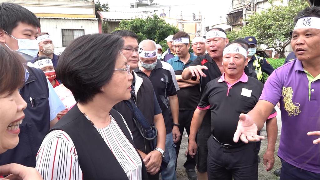 反對設置液化石油氣儲存場　居民包圍王惠美