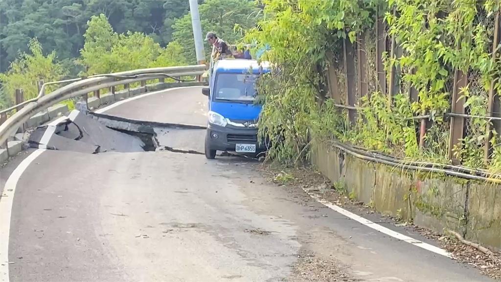 力行產業道路柔腸寸斷　民視記者涉險挺進山區