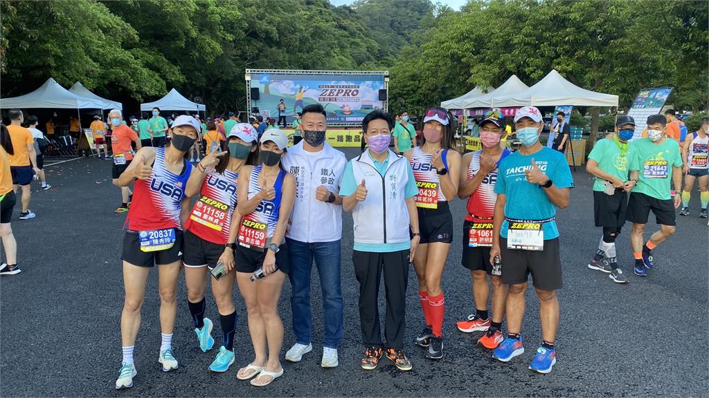 鄭寶清、陳品杰為桃園半程馬拉松賽程鳴槍 「忍耐堅持是成功的秘訣」